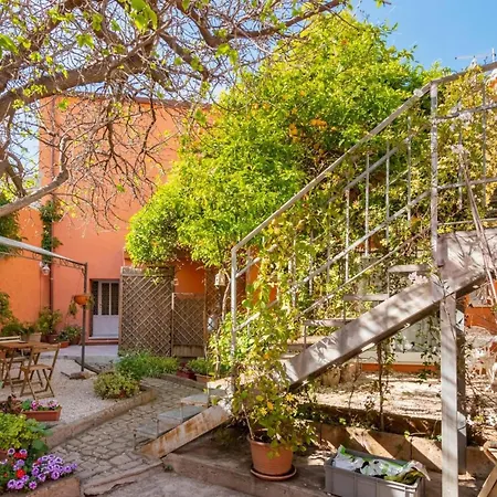 Sehr Zentral In By Interhome *