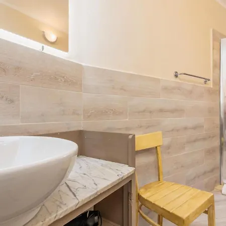 Apartamento Sehr Zentral In By Interhome *
