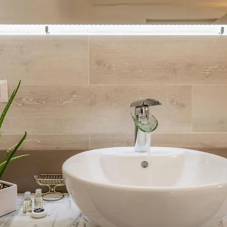 Apartamento Sehr Zentral In By Interhome *