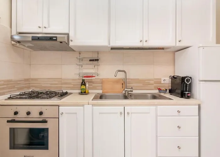 Sehr Zentral In By Interhome